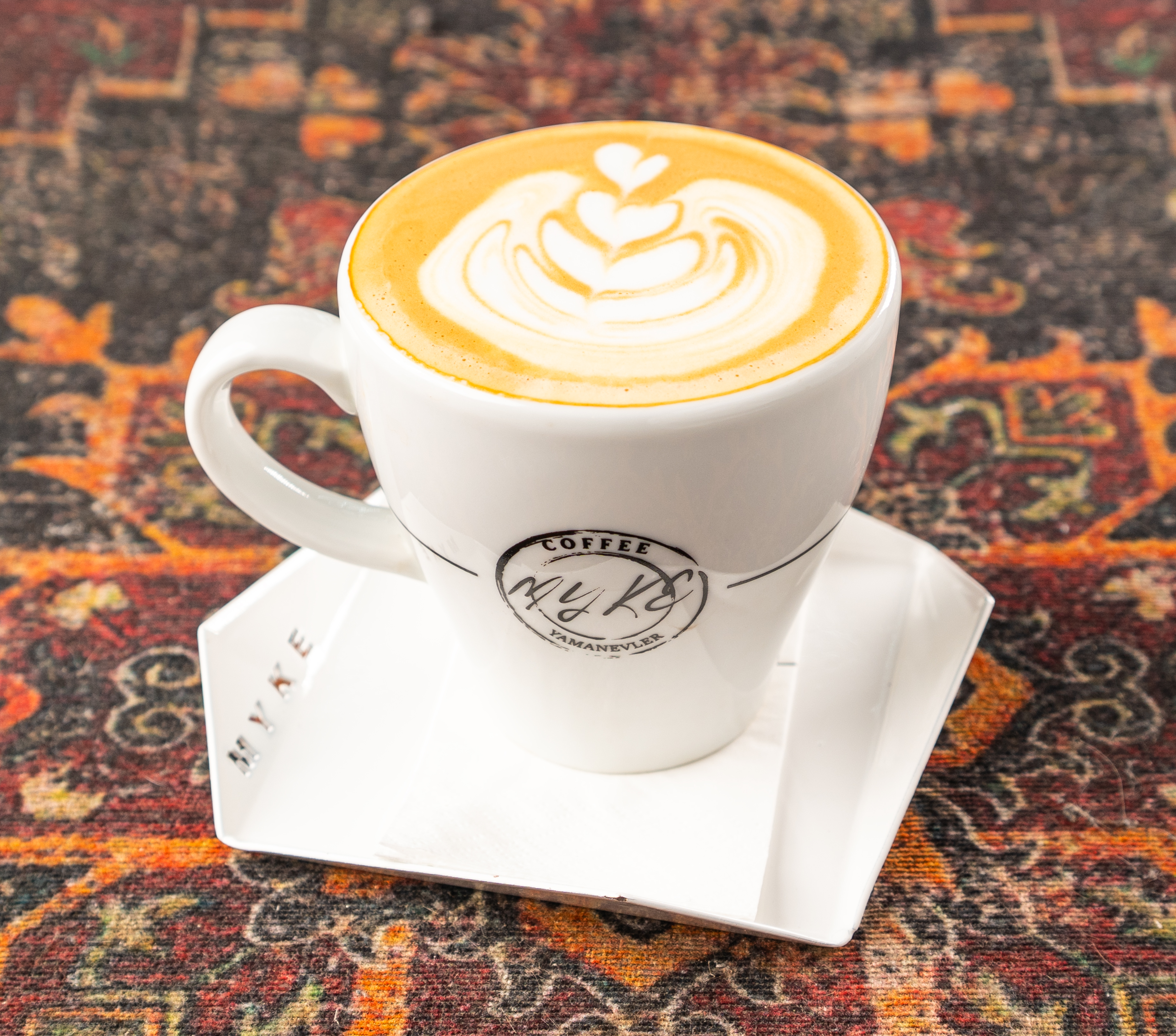 FLAT WHITE